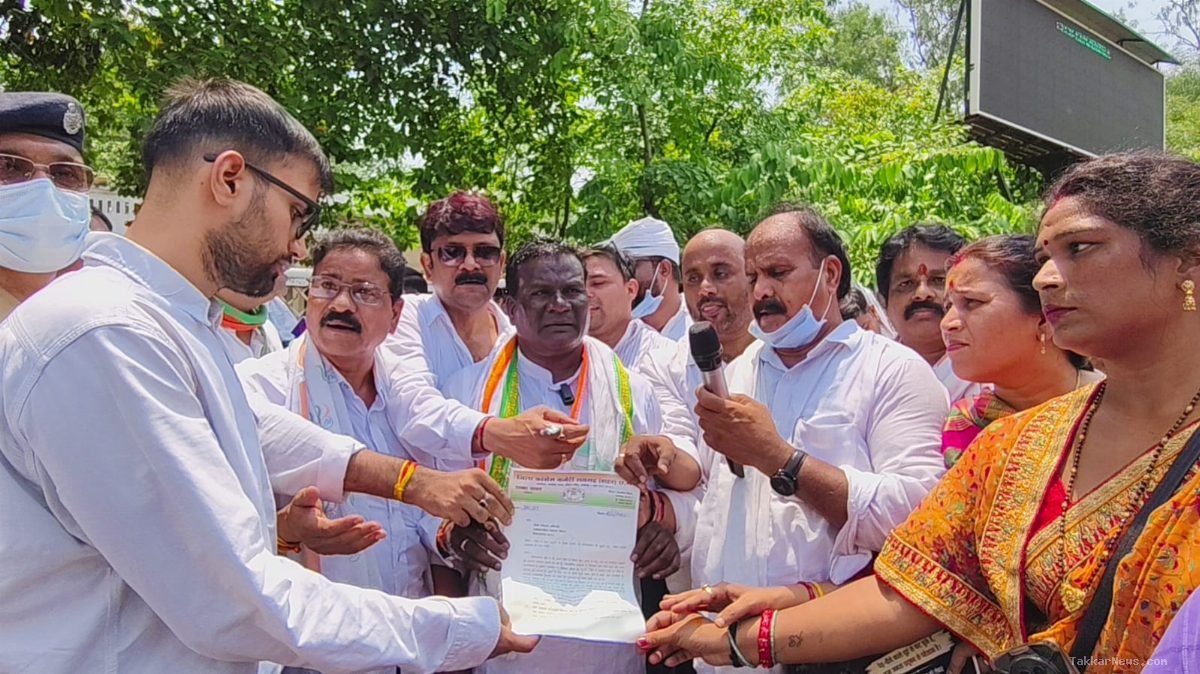 रायगढ़ में प्रदूषण पर महासंग्राम: कांग्रेस ने काटा प्रदूषण विभाग का केक; लेकिन भूपेश बघेल और दीपक बैज के धरनों के बाद भी कटे लाखों पेड़, तो क्या विपक्ष के आंदोलन हो गए हैं फेल?